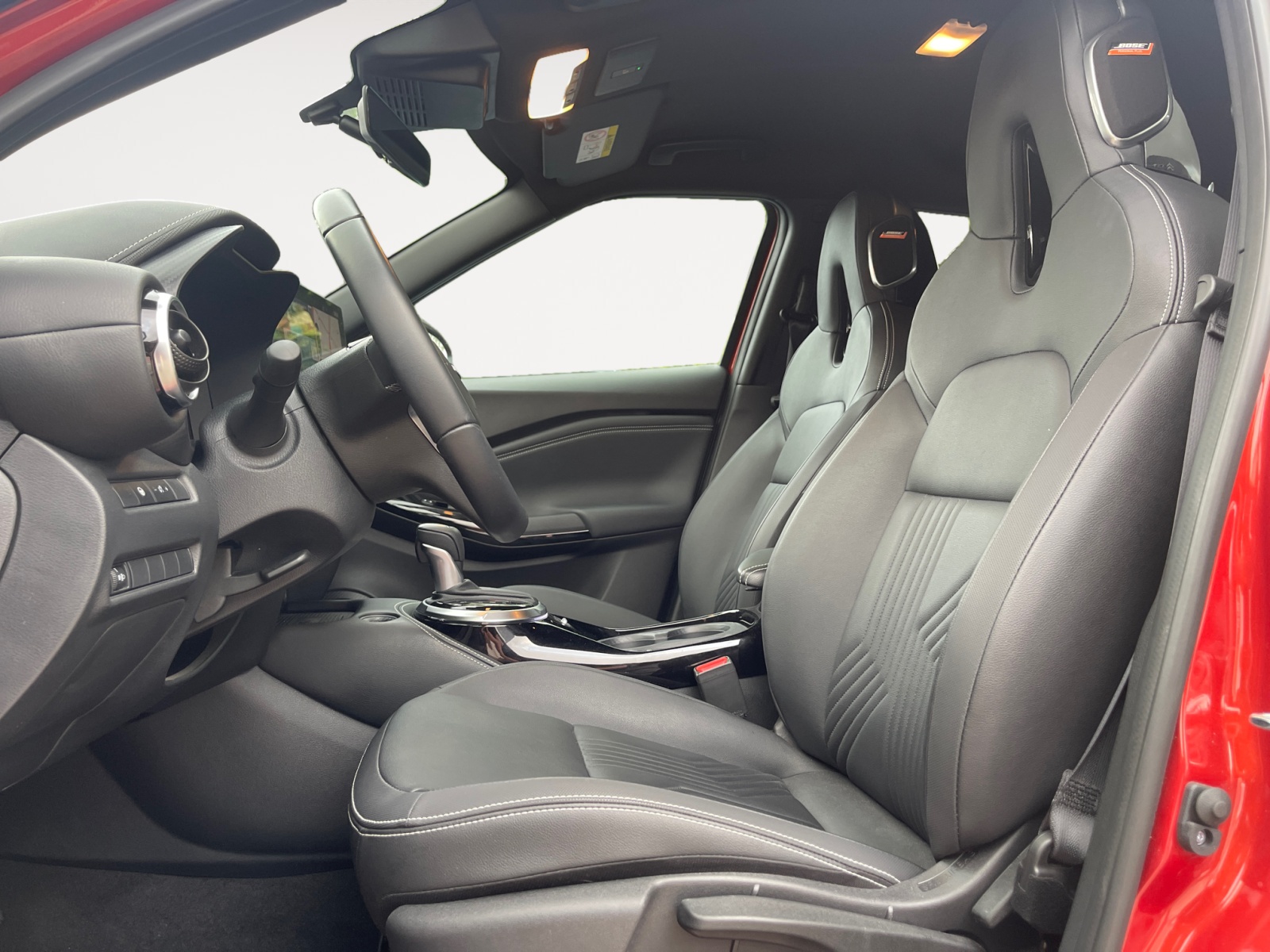 SJNFCAF16U2013553_08_enter-driver-codriver