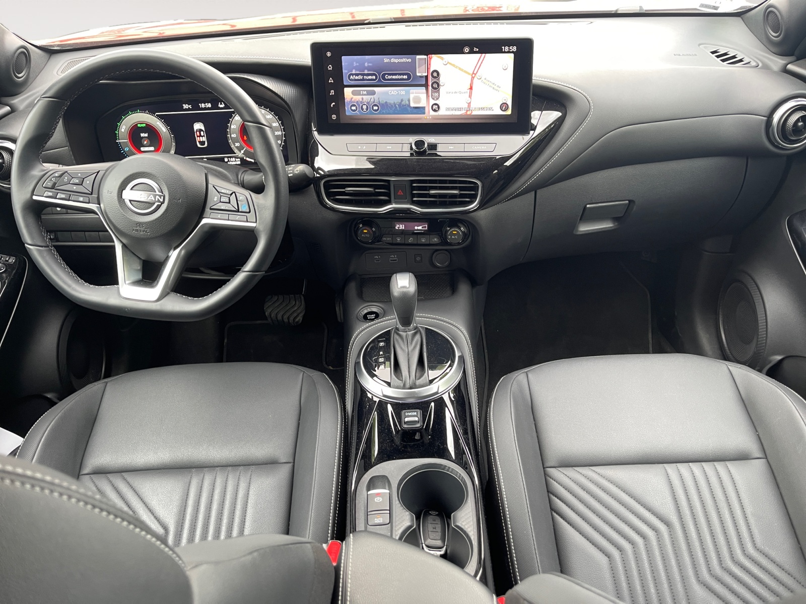 SJNFCAF16U2013553_09_front-panel-passenger