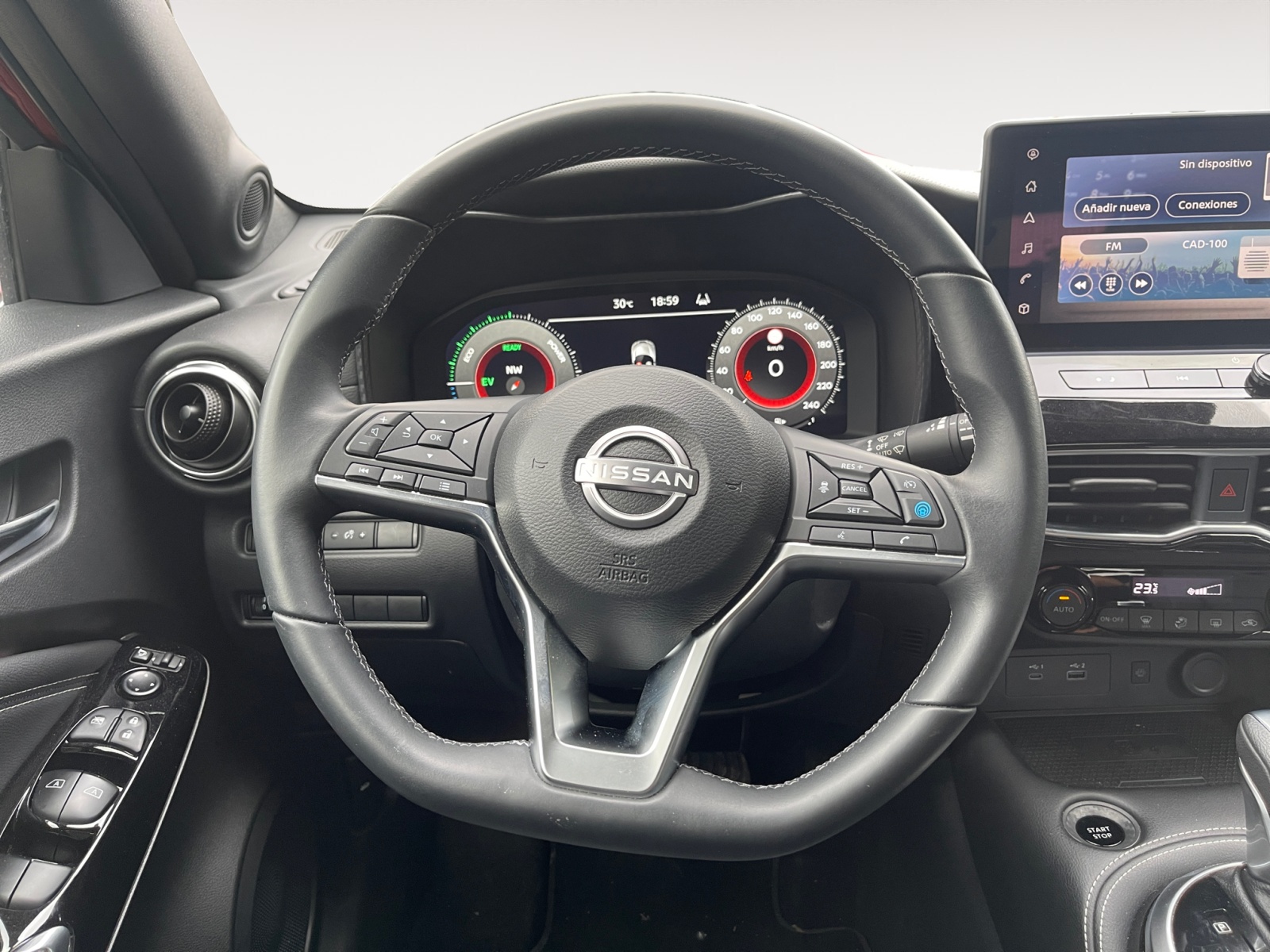 SJNFCAF16U2013553_11_steering-wheel-driver