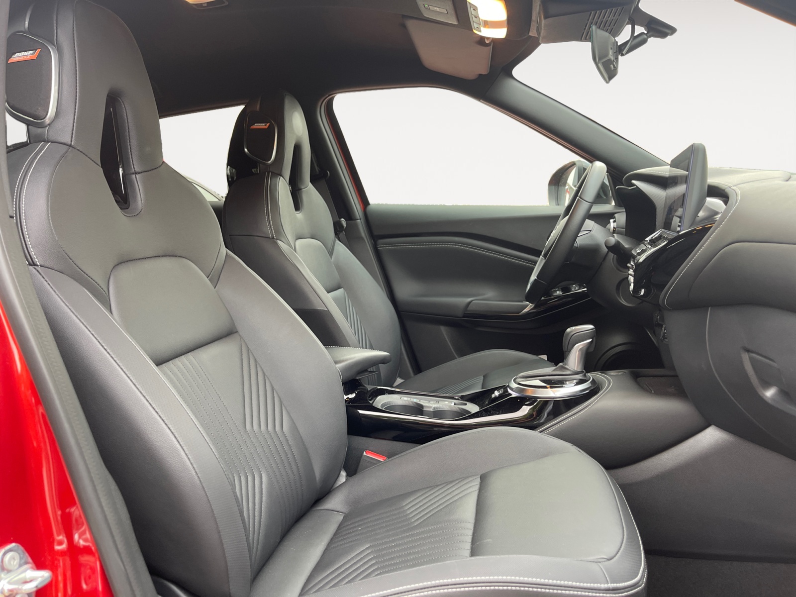 SJNFCAF16U2013553_14_enter-codriver-driver