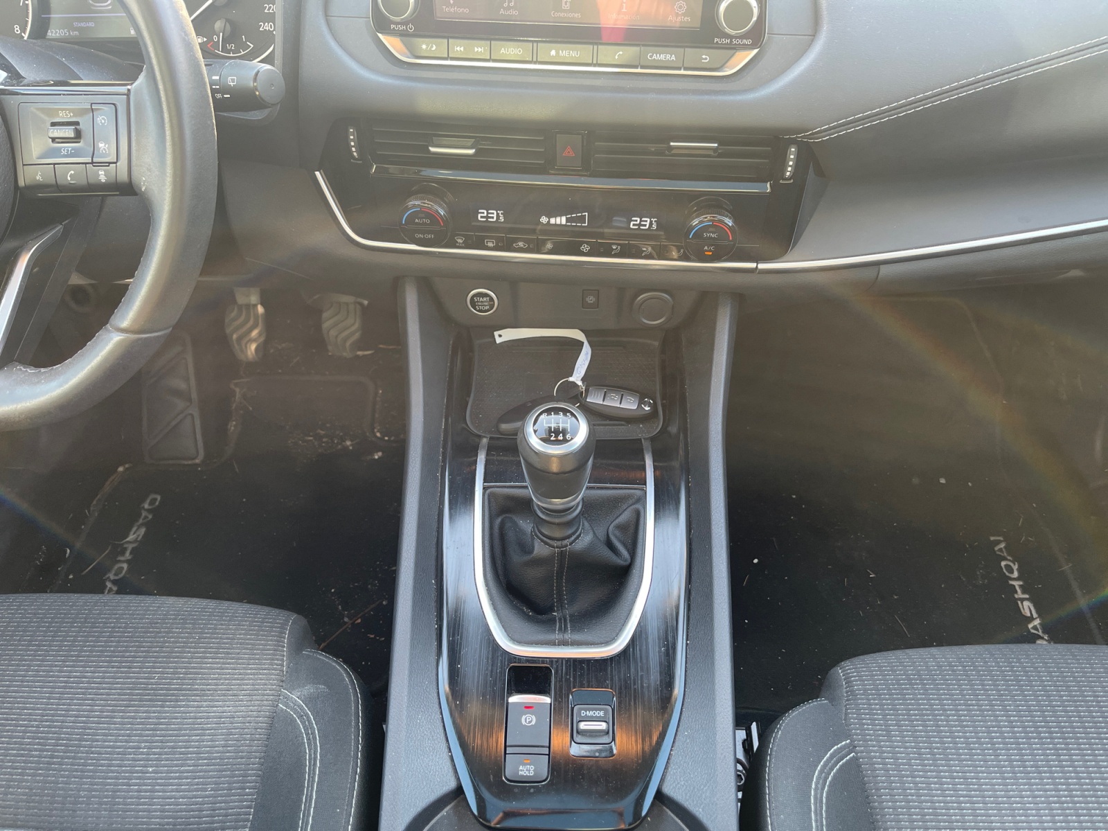 SJNTAAJ12U1028464_10_center-console-down_0_final