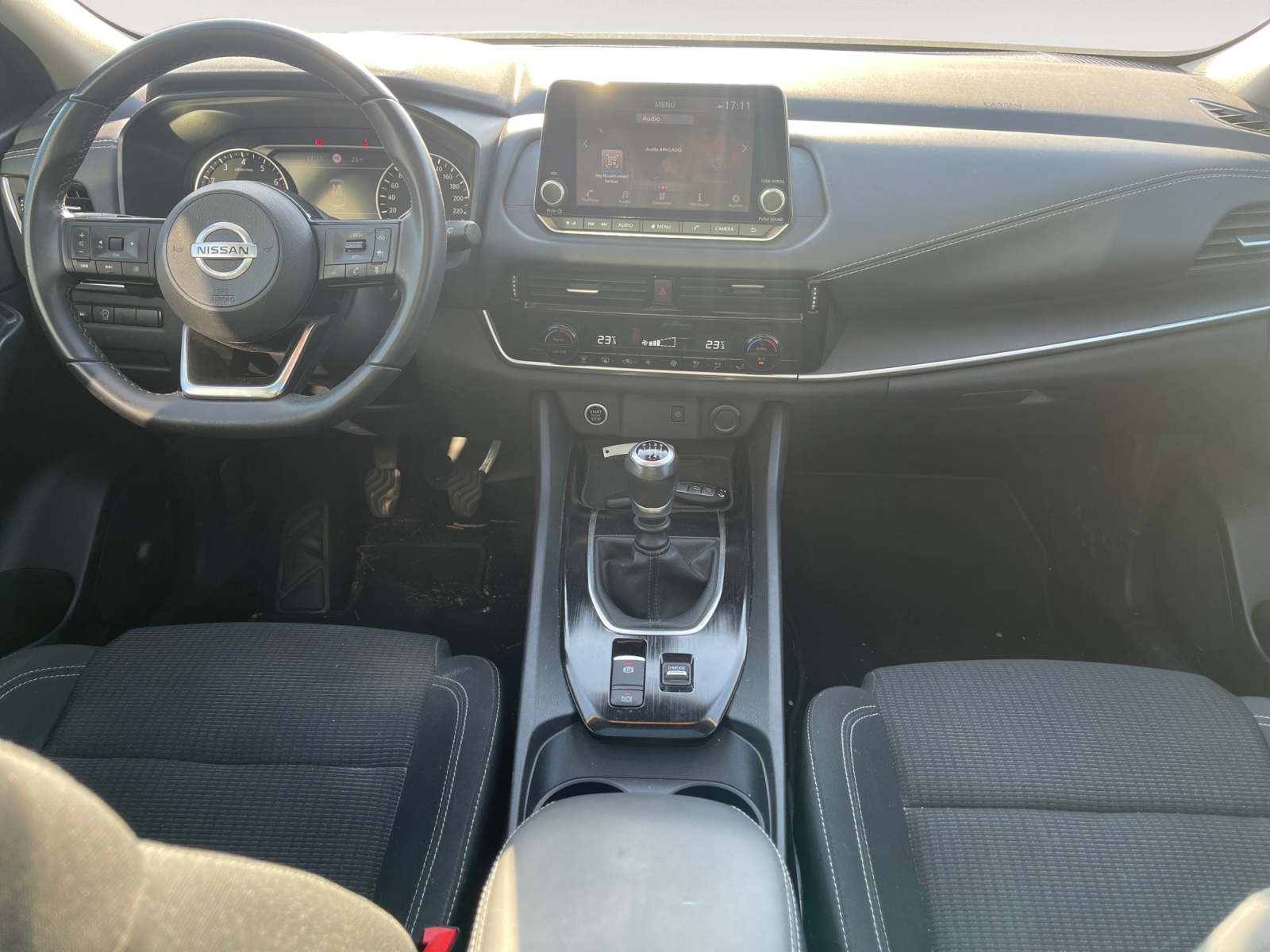 SJNTAAJ12U1028464_9_front-panel-passenger_0_final