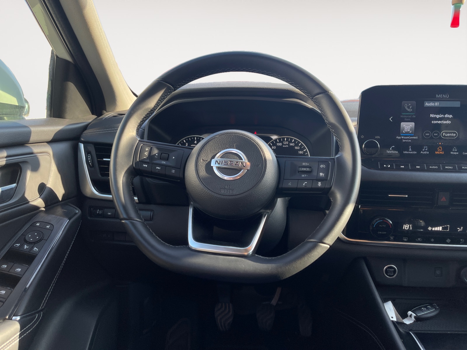 SJNTAAJ12U1115224_11_steering-wheel-driver_0_final