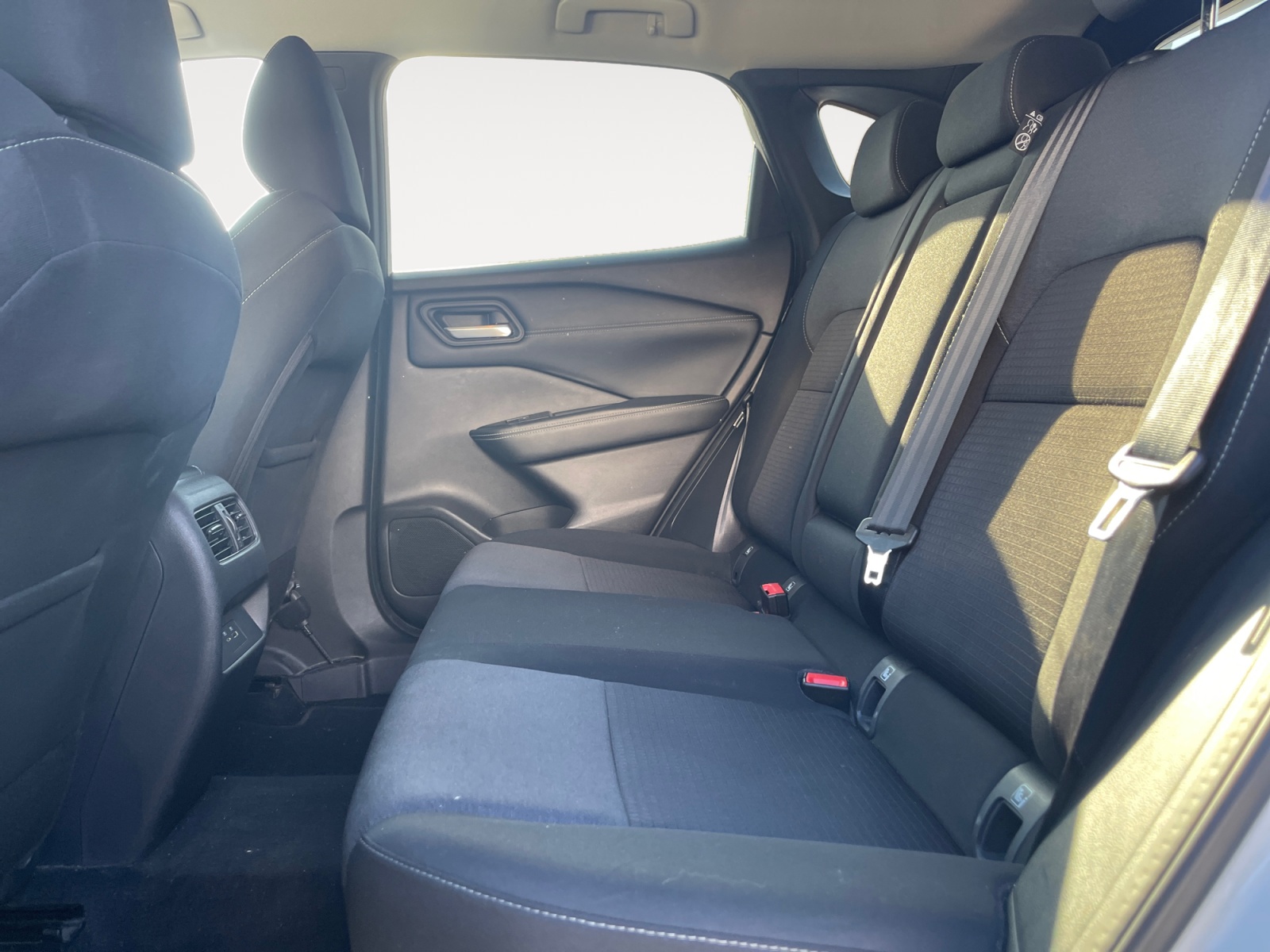 SJNTAAJ12U1115224_12_rear-row-driver_0_final