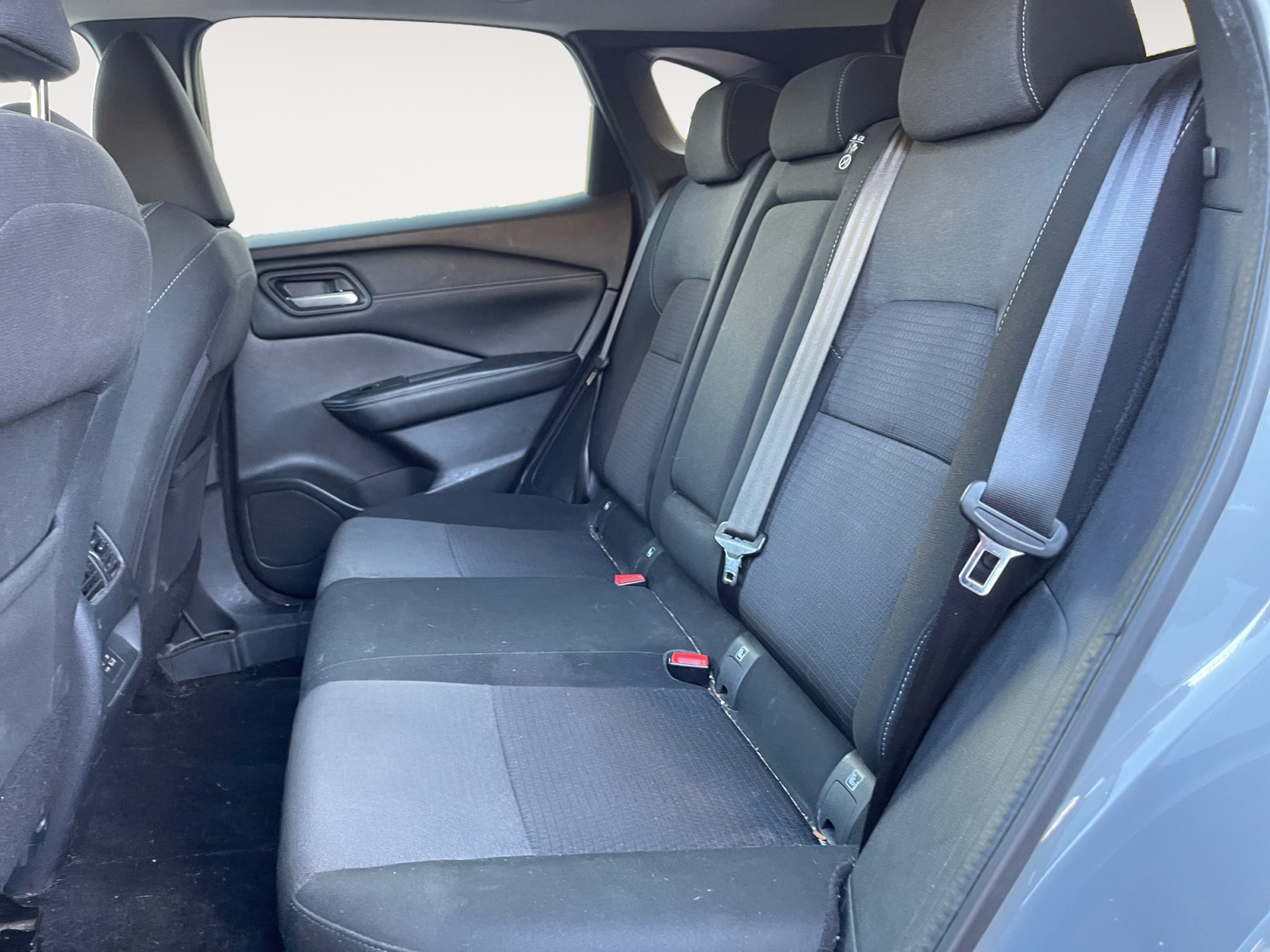 SJNTAAJ12U1170315_12_rear-row-driver_1_final