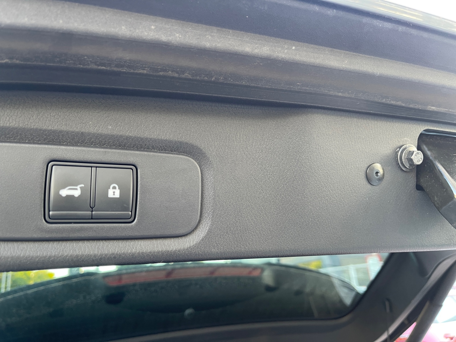 SJNTAAJ12U1170315_16_feature_0_final