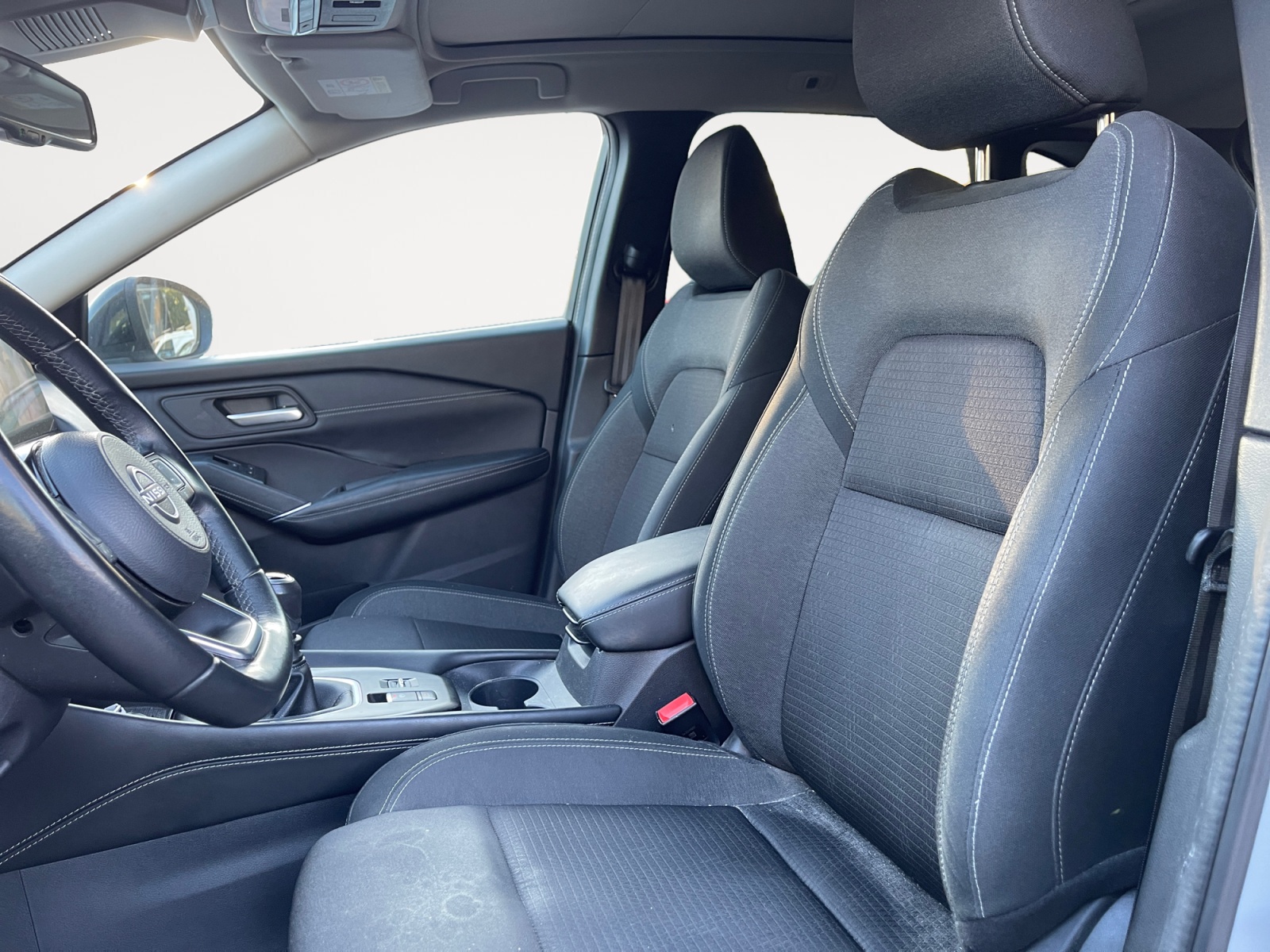 SJNTAAJ12U1170315_8_enter-driver-codriver_0_final