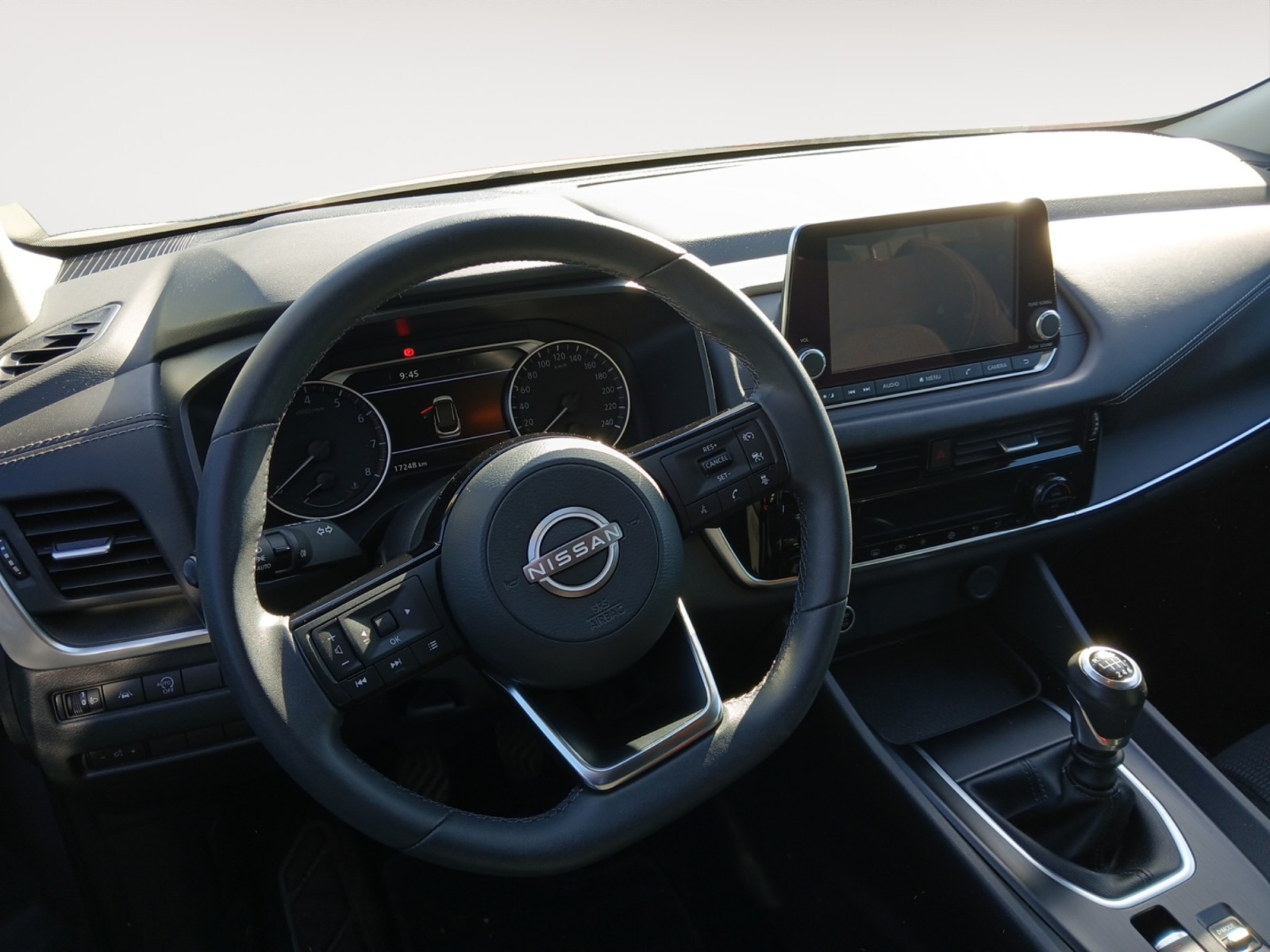 SJNTAAJ12U1335443_11_steering-wheel-driver_0_final