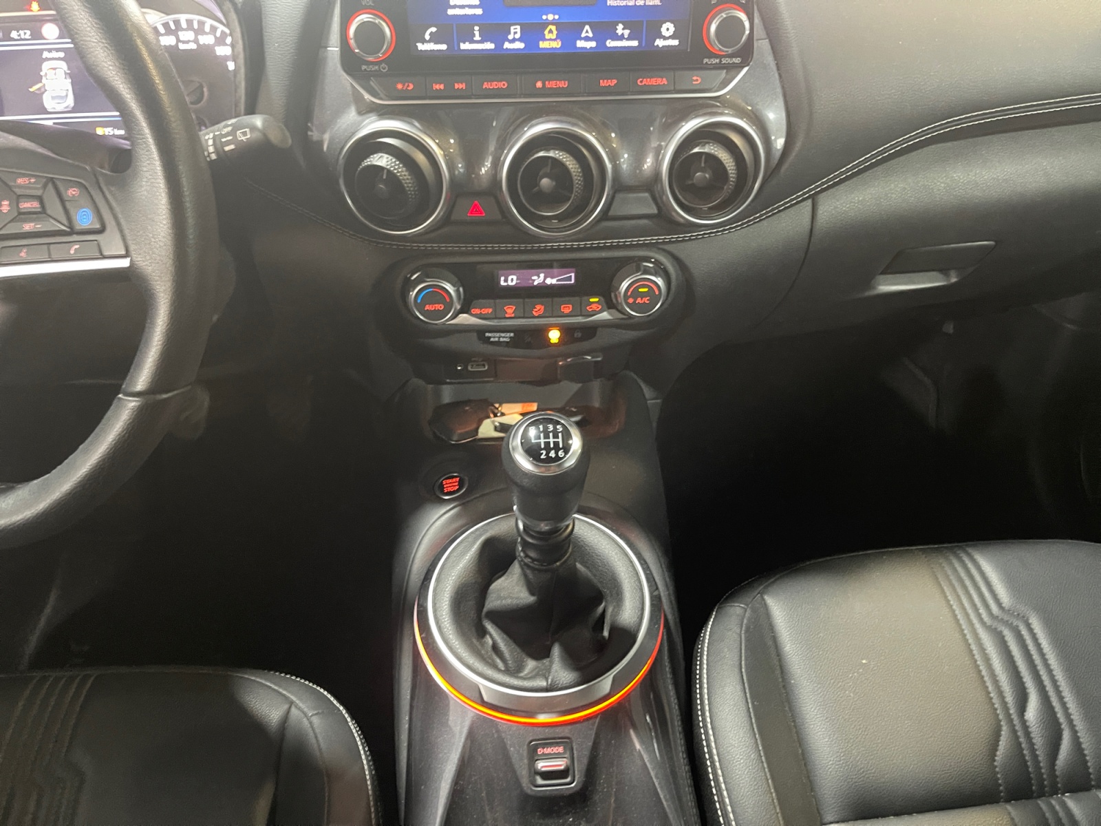 1369MFZ_10_center-console-down_0_final