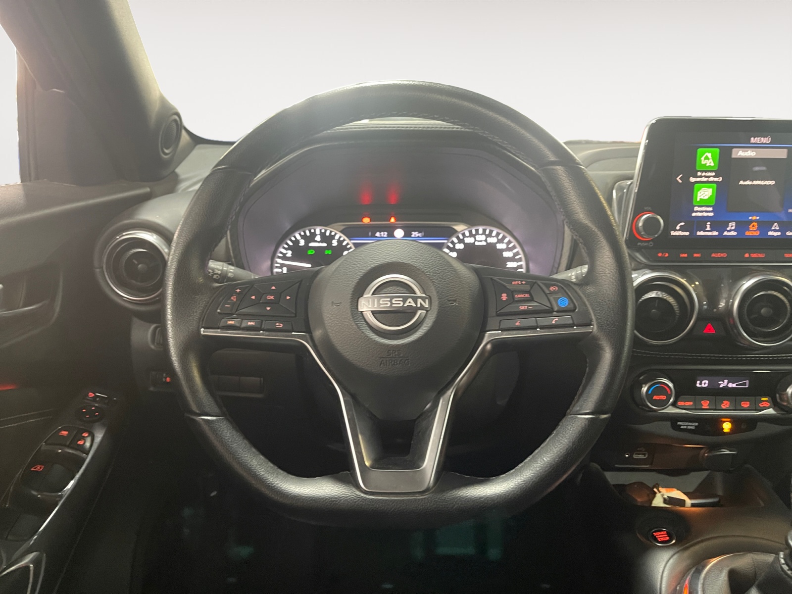 1369MFZ_11_steering-wheel-driver_0_final