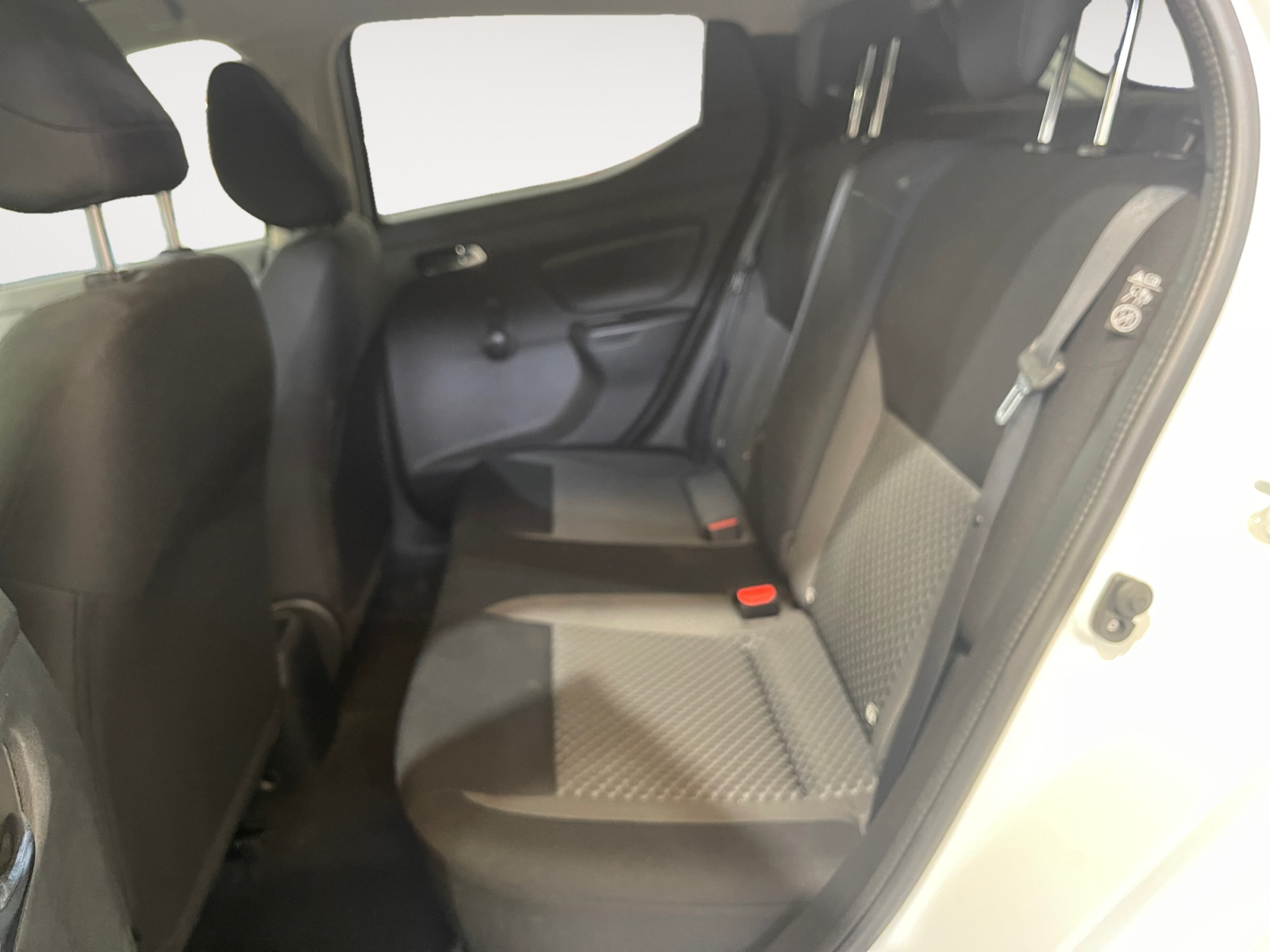 9226MDN_12_rear-row-driver_0_final