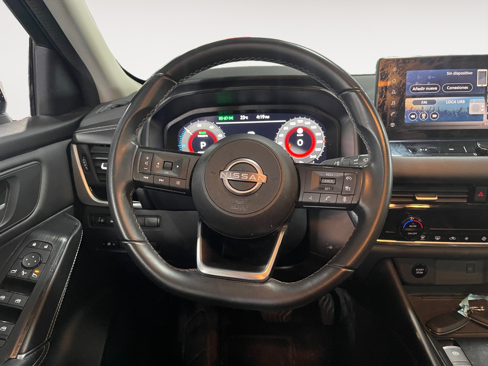0378MDC_11_steering-wheel-driver_0_final