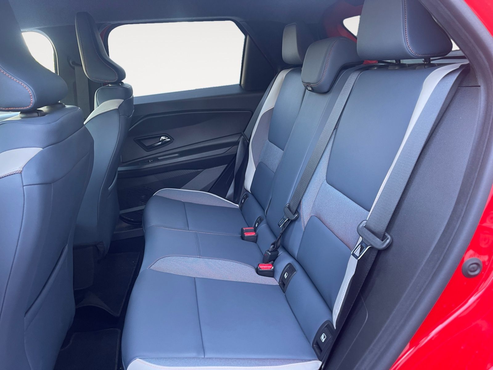 7358NKG_12_rear-row-driver_28db1efed7a0895b1b91bcdf0aec136f4d3a4b3f_a
