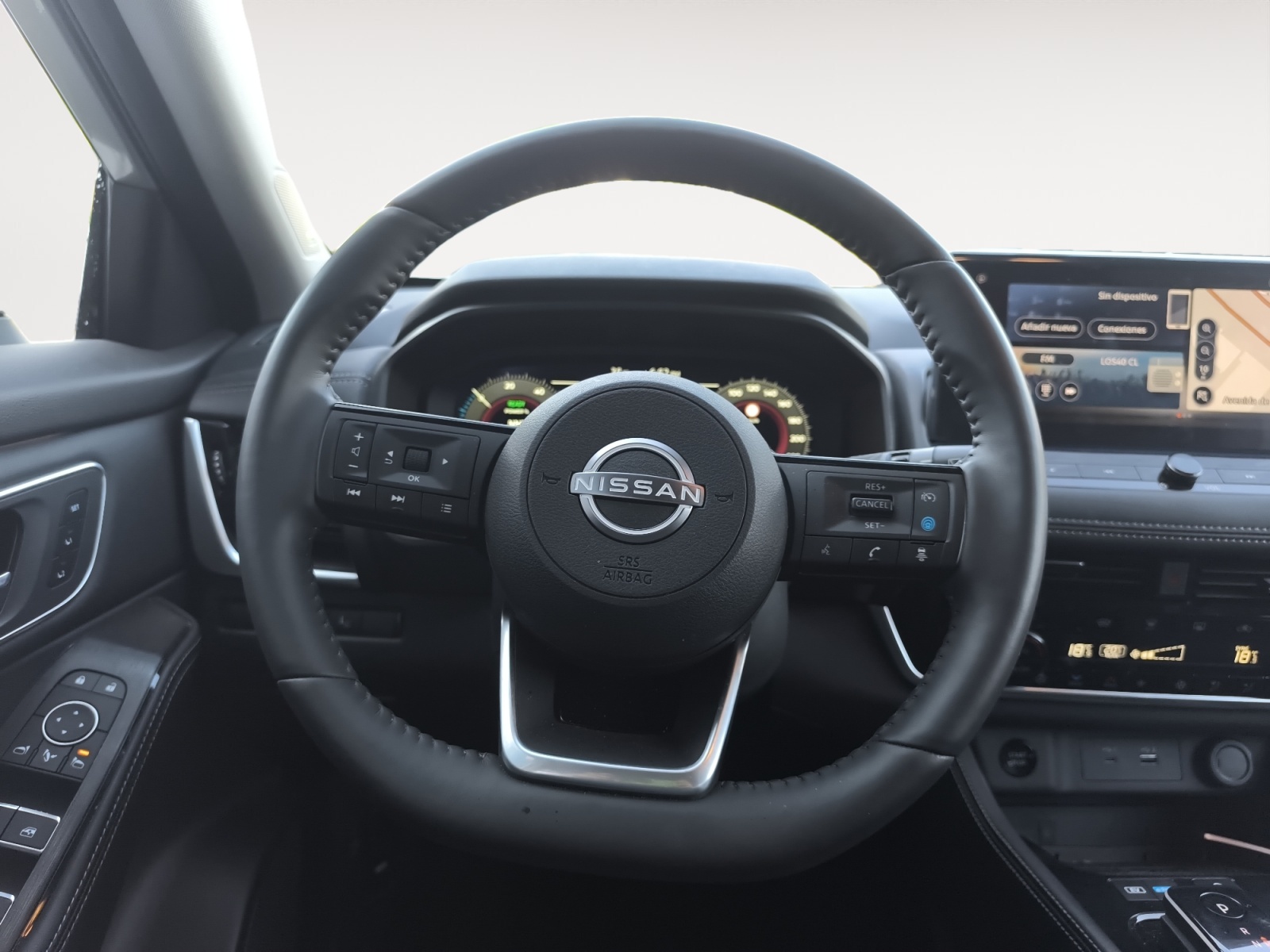 9410NJR_11_steering-wheel-driver_0_final