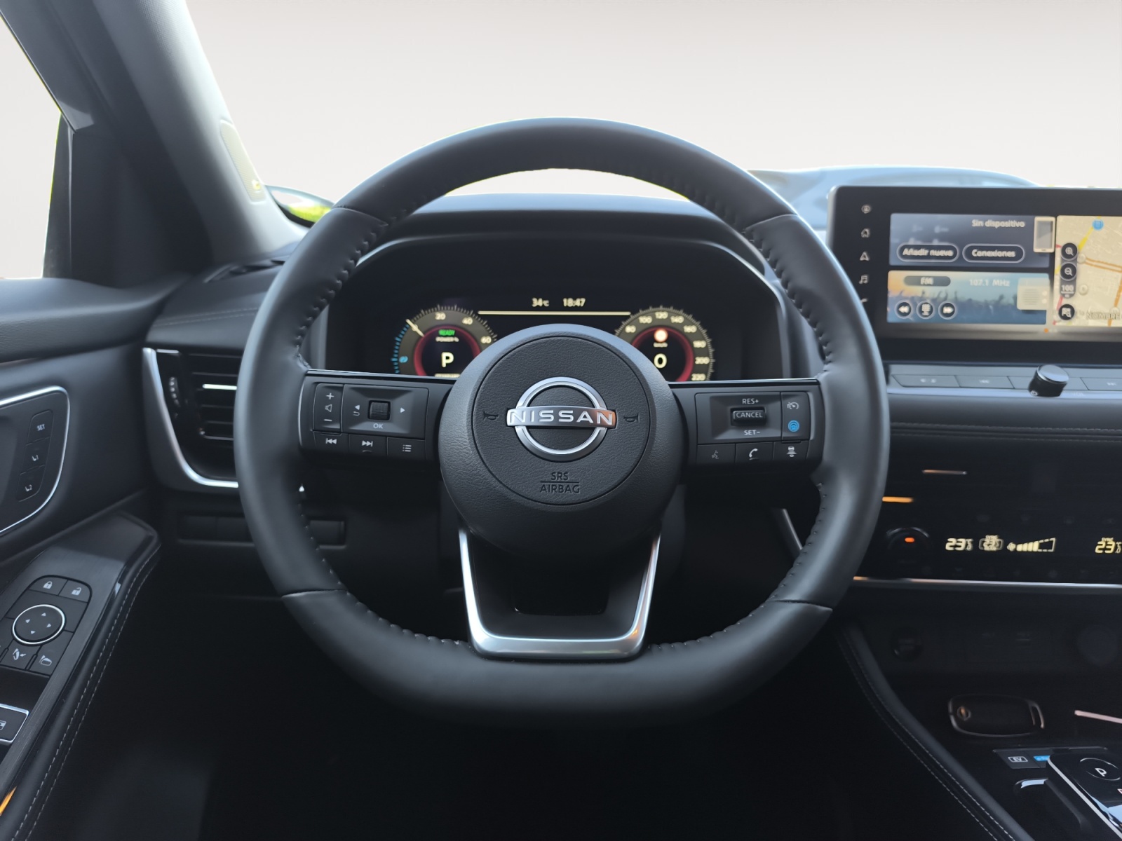 9415NJR_11_steering-wheel-driver_0_final