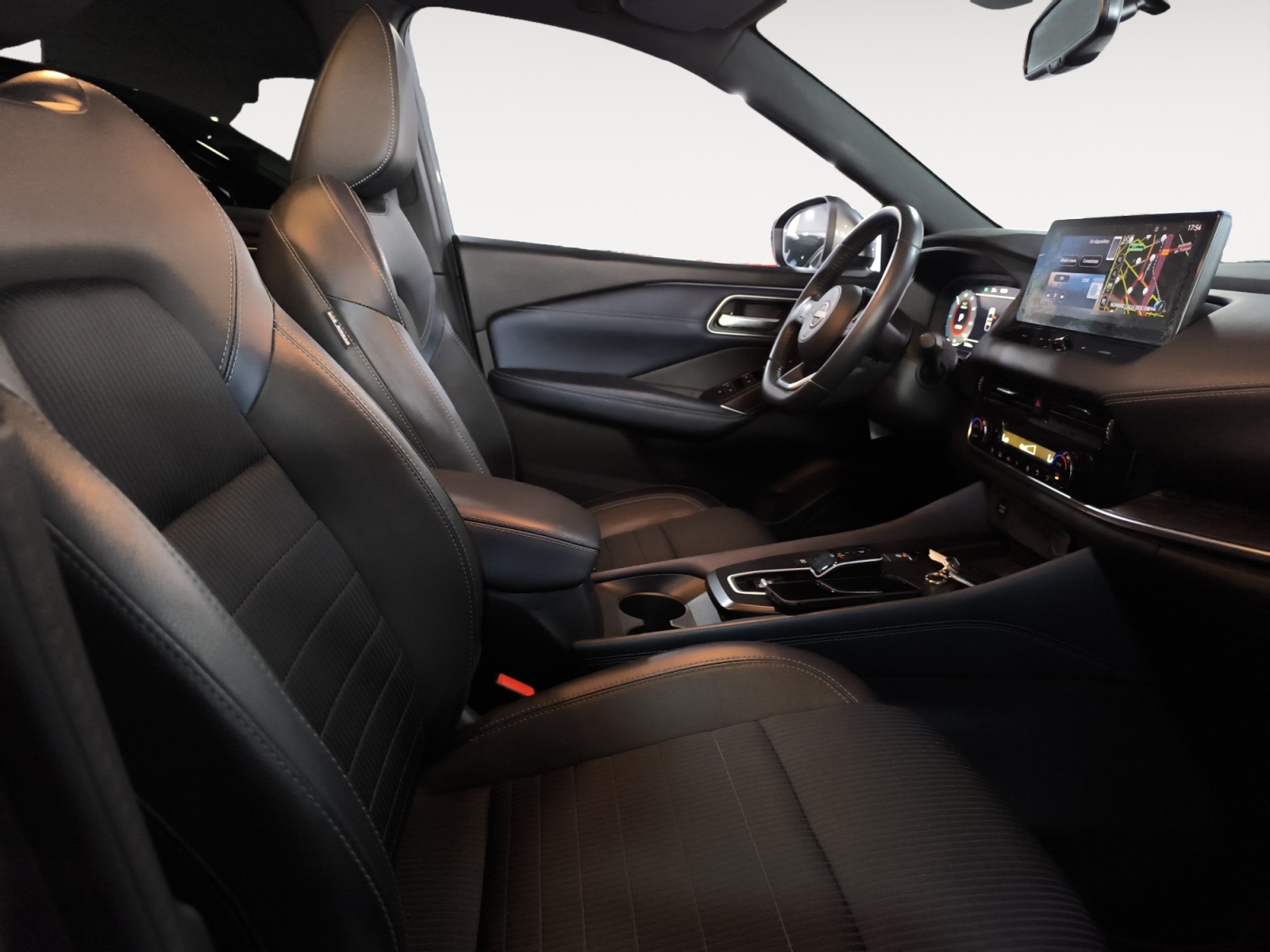2924MHK_14_enter-codriver-driver_0_final