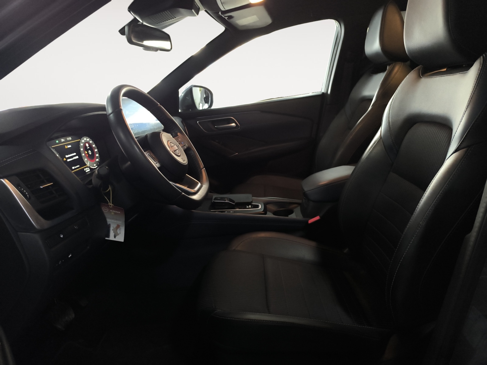 2924MHK_8_enter-driver-codriver_0_final