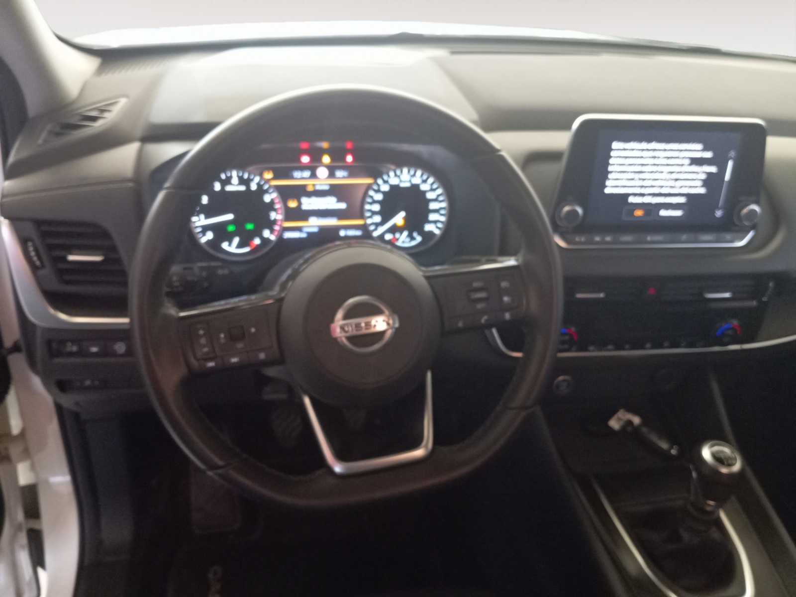 6130LYT_11_steering-wheel-driver_0_final