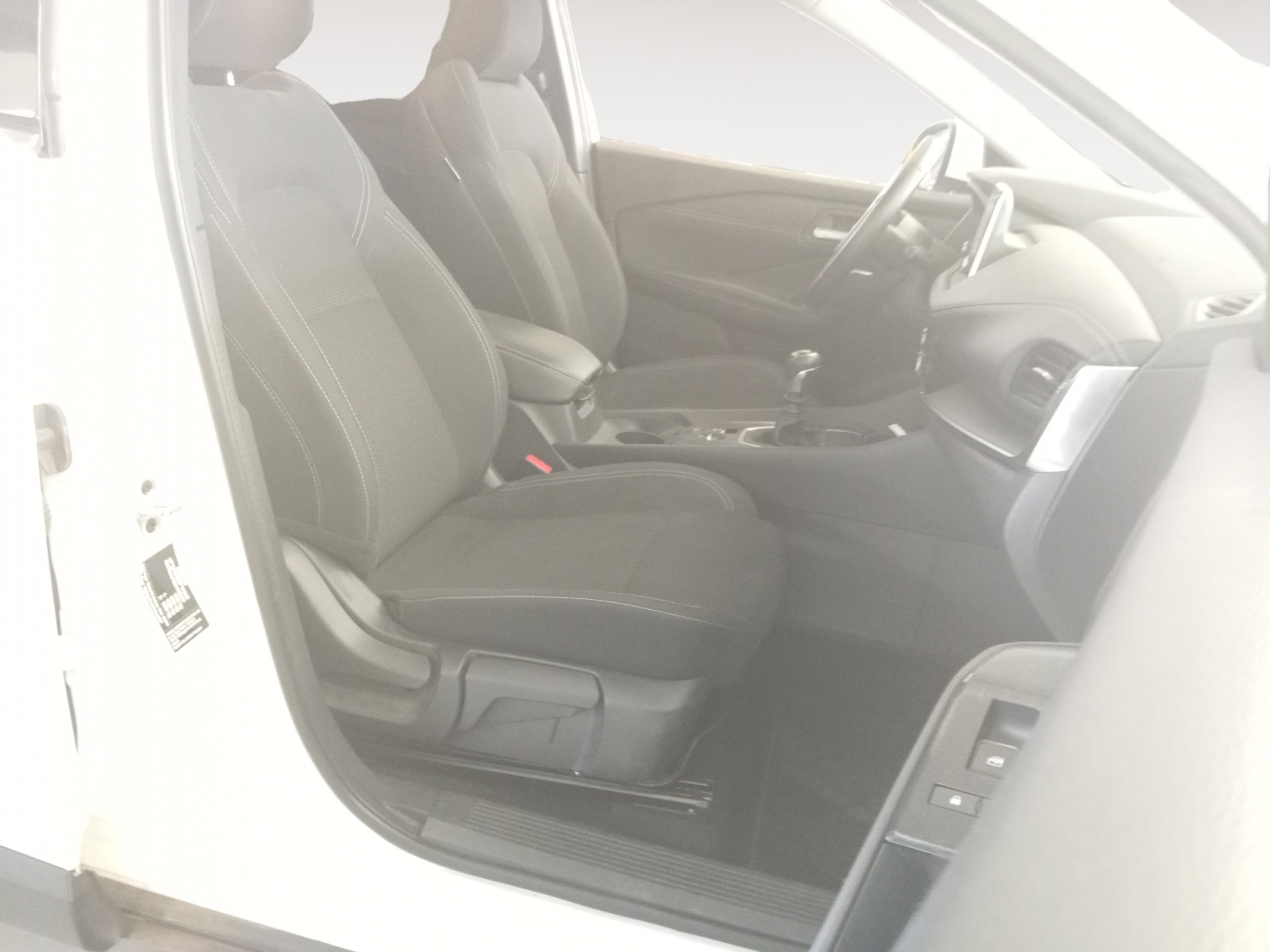6130LYT_14_enter-codriver-driver_0_final