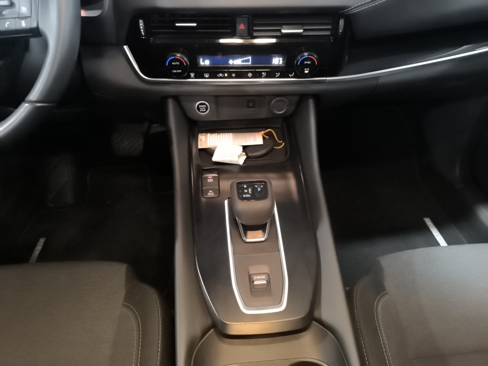 9482LYS_10_center-console-down_0_final