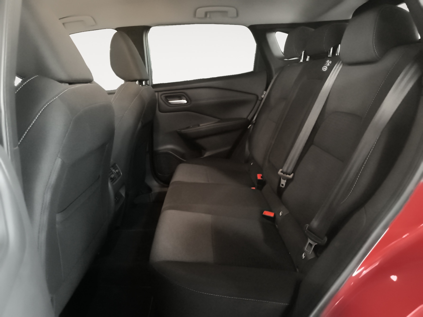 9482LYS_12_rear-row-driver_0_final
