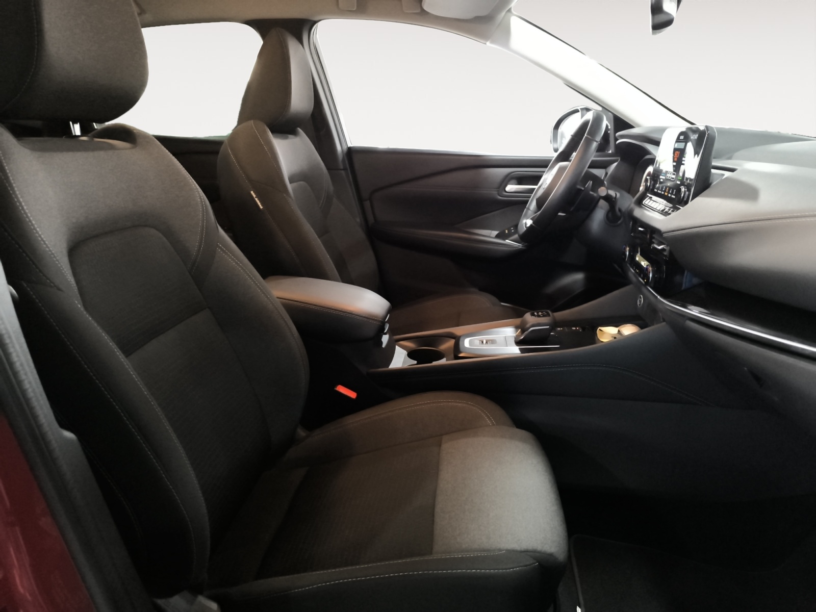 9482LYS_14_enter-codriver-driver_0_final