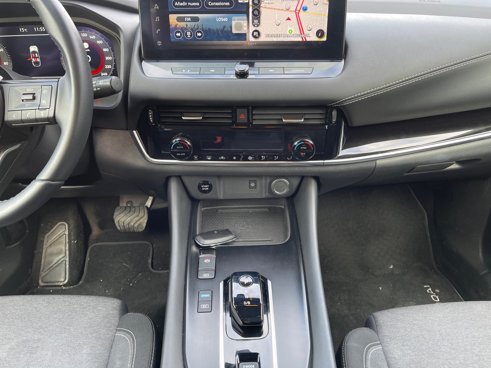 SJNTBAJ12U1219322_10_center-console-down_0_final