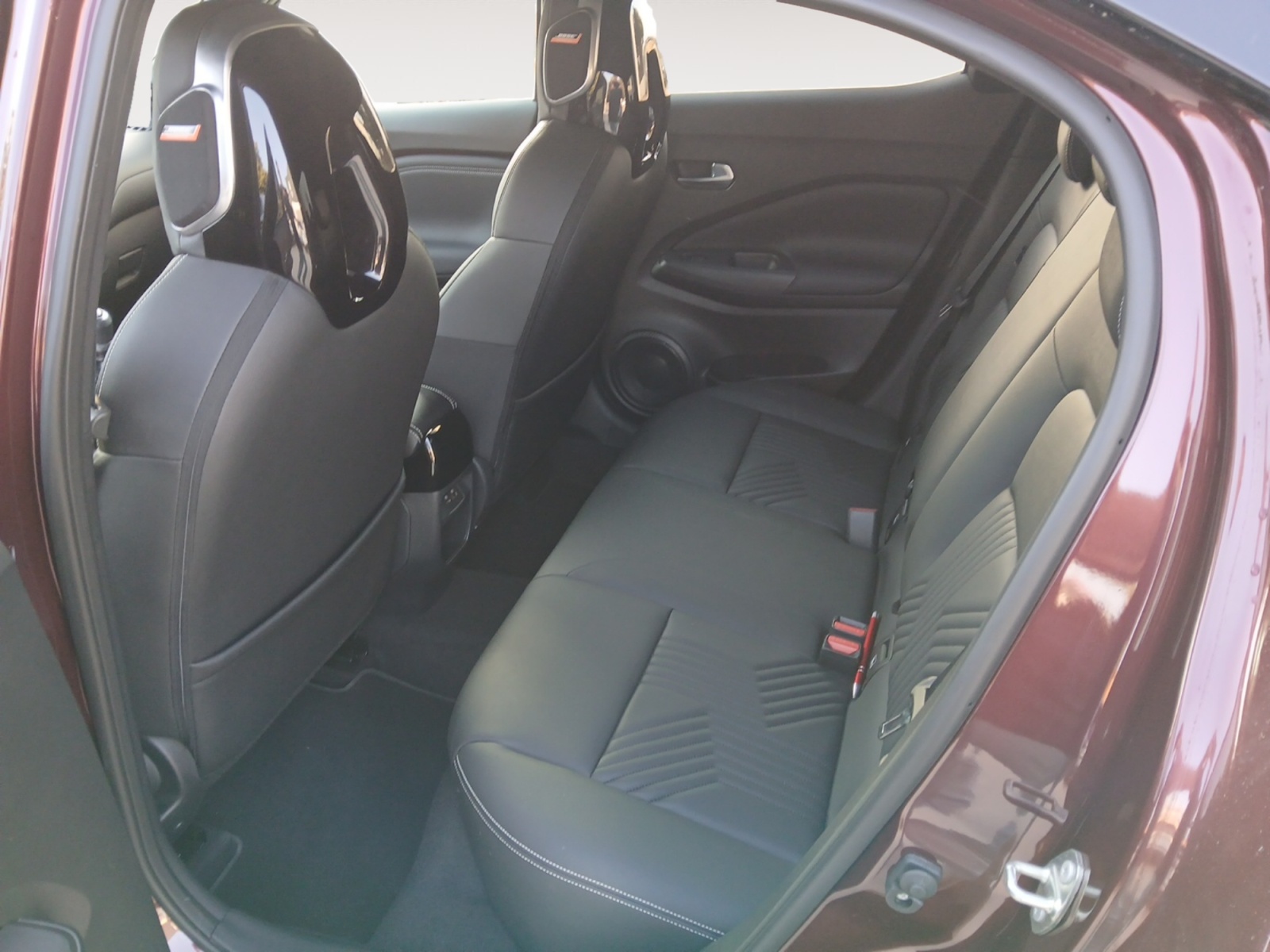 2054MZJ_9_front-panel-passenger_0_final