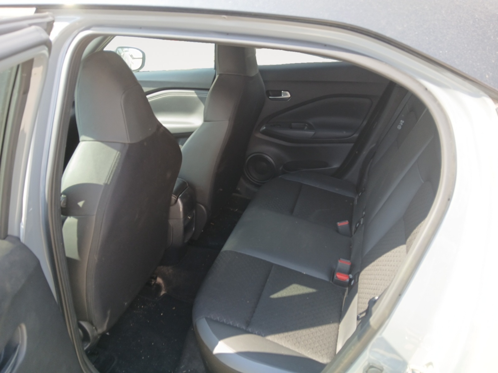 4221MGL_12_rear-row-driver_0_final