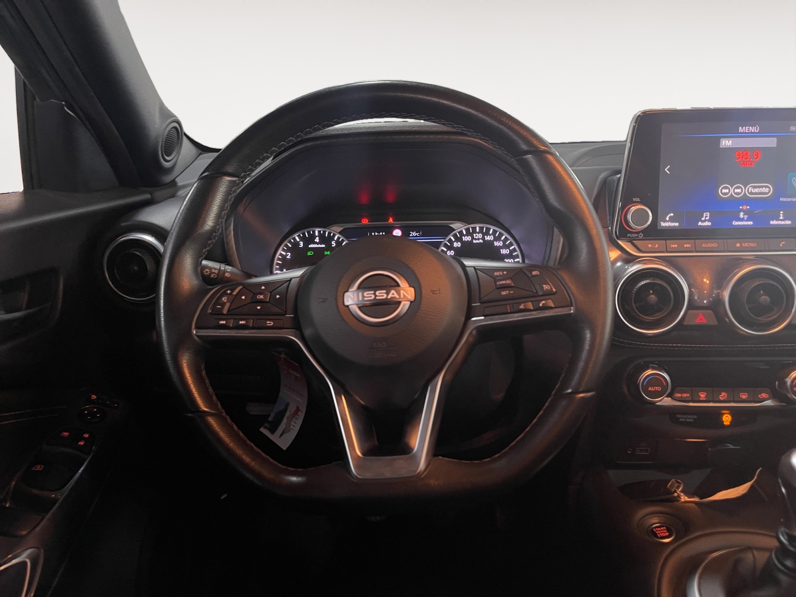 6965MFS_11_steering-wheel-driver_0_final