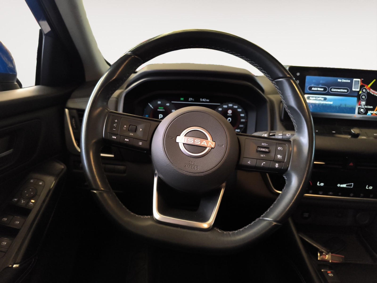 9328MGZ_11_steering-wheel-driver_0_final