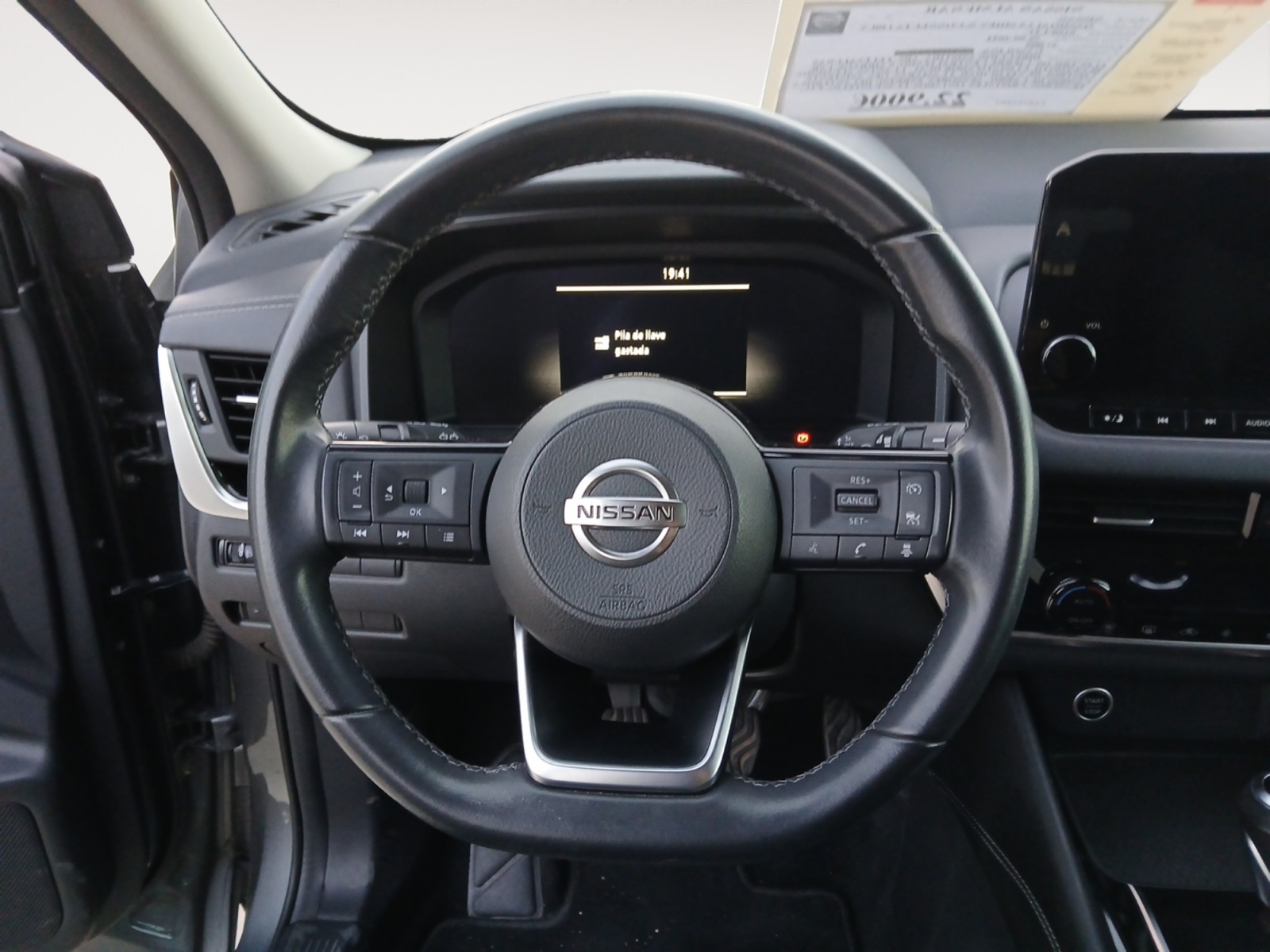 6160LTC_11_steering-wheel-driver_0_final